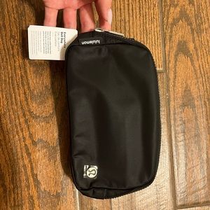 nwt black lulu lemon everywhere belt bag